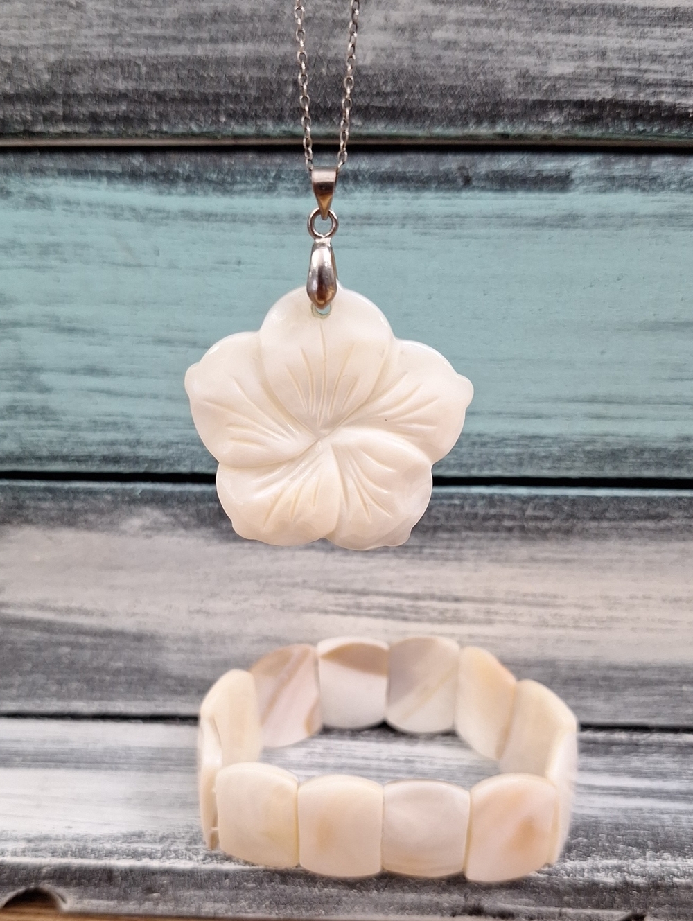 #ZZZ--06 Natural Vintage mother Of Pear Pendant and Stretch Bracelet Set - Picture 1 of 5